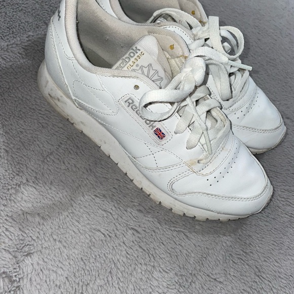 White Reebok Classics, Size 5 - Picture 3 of 4
